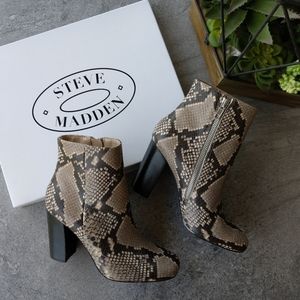 NIB Steve Madden Pixie Snake Skin Midi Boo…